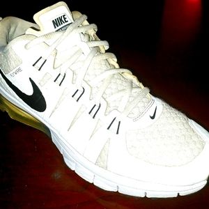 NIKE AIR MAX TR1-180 MENS 9.5 LIKE NEW CONDITION!!! WHT/BLK $60 OFFERS ACCEPTED!